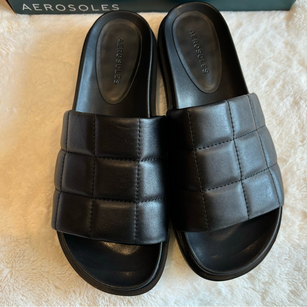 NEW in box AEROSOLES Black Quilted Sandals with Glossy Finish